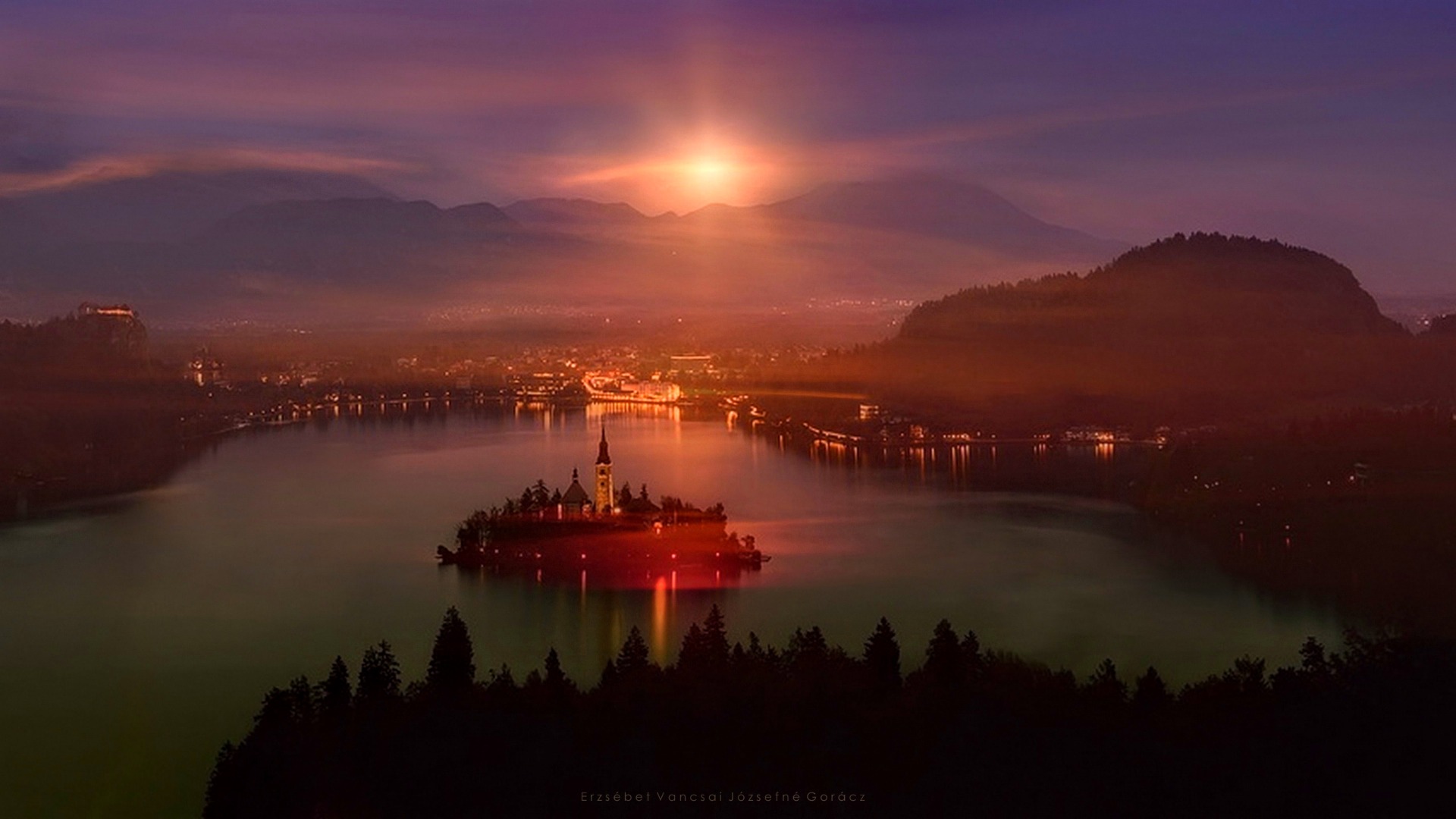 Naplemente a Bledi-tó fölött